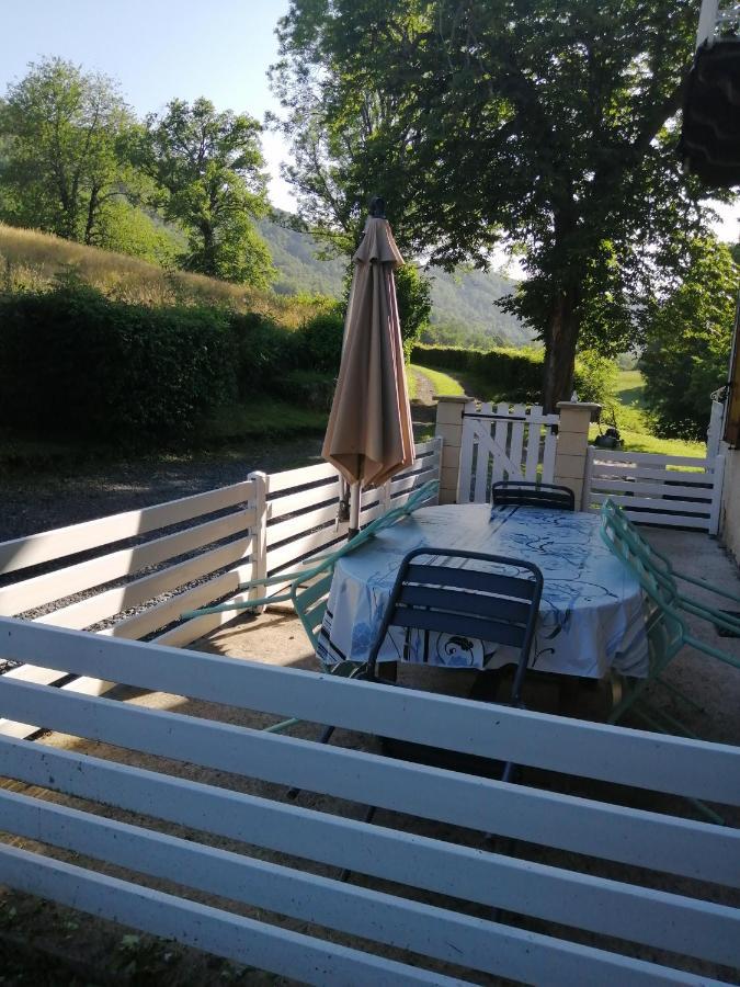 Maison A La Campagne Au Coeur Du Cantal Dept 15 Marmanhac 외부 사진